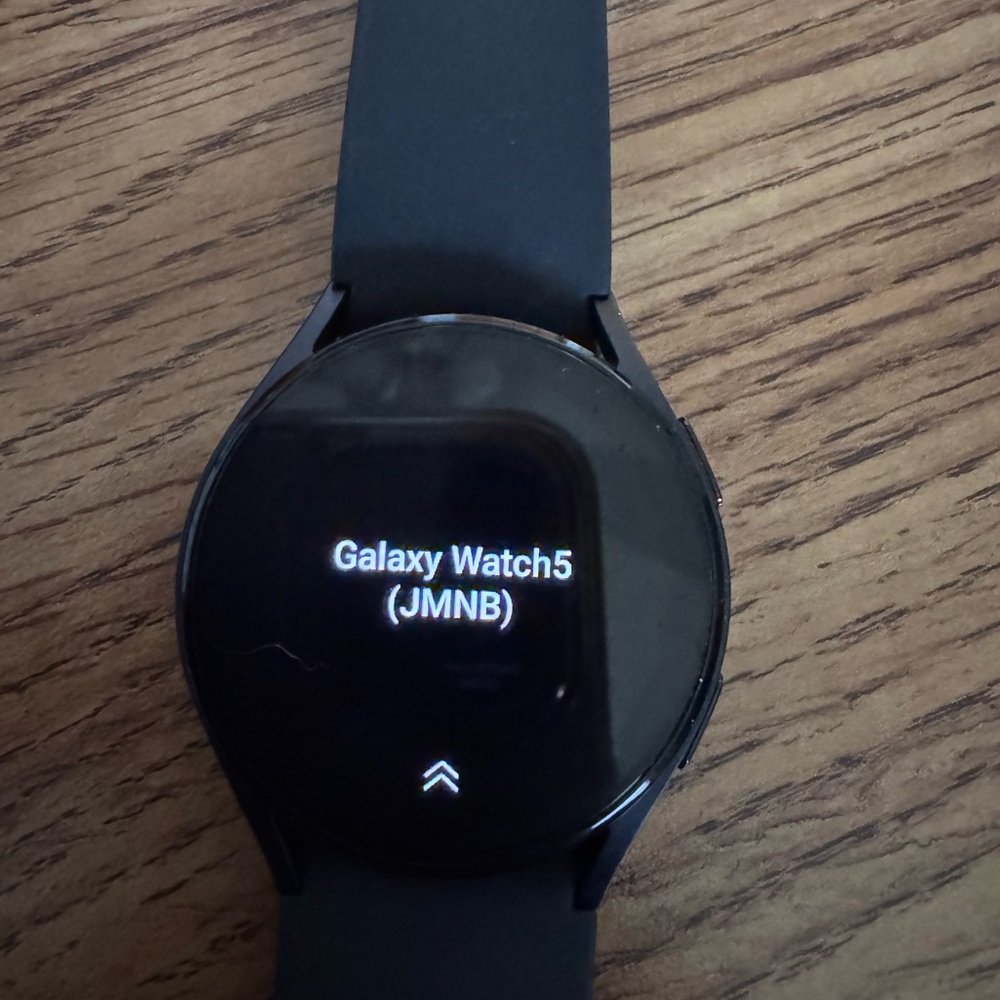 Samsung Galaxy 5 Smartwatch in Black with charger